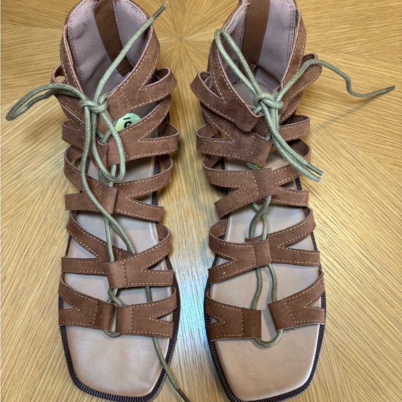 NWOT Madden Girl Women’s Caicos Sandals - Picture 5 of 7